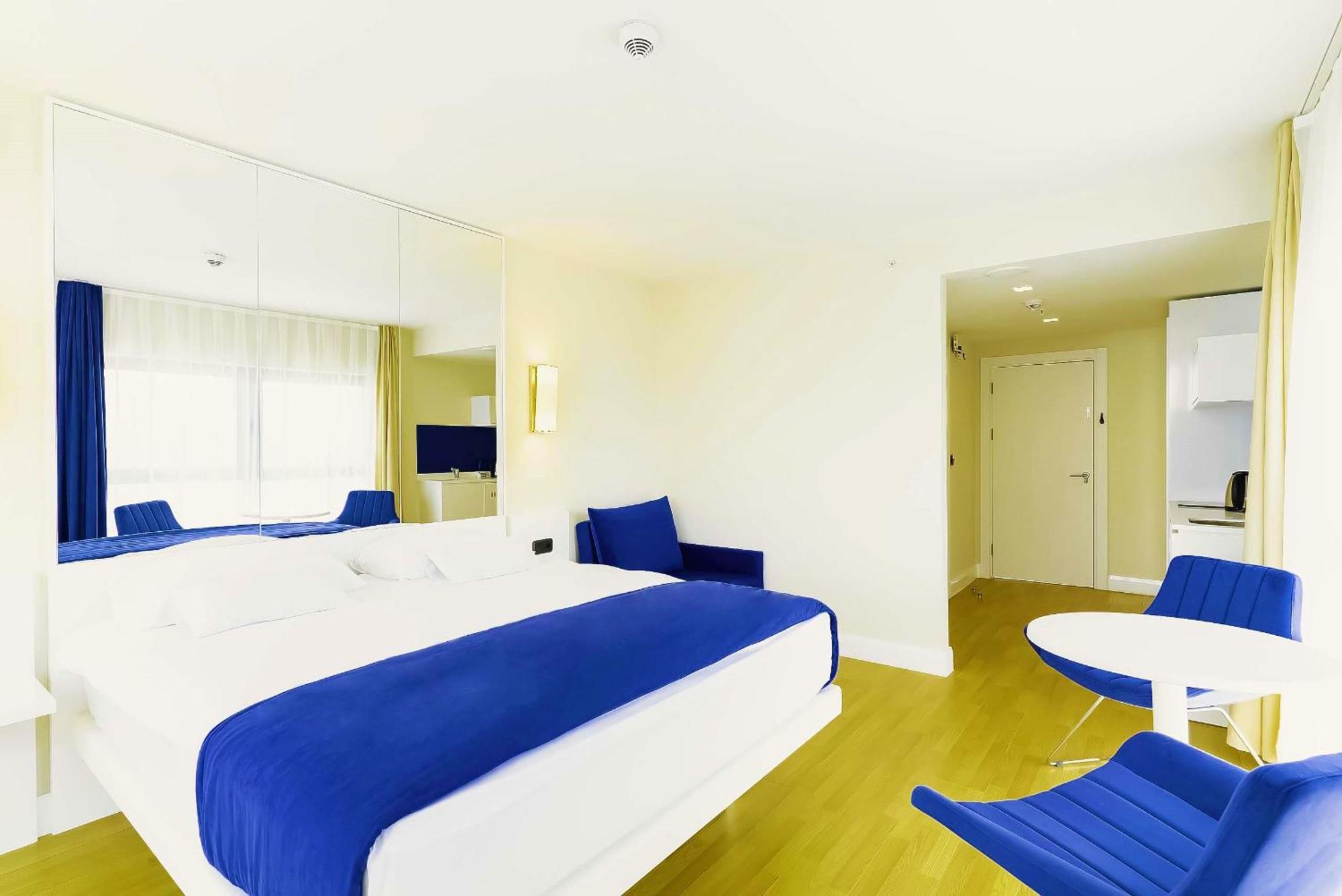 Orbi City Hotel With Sea View Batumi Bagian luar foto