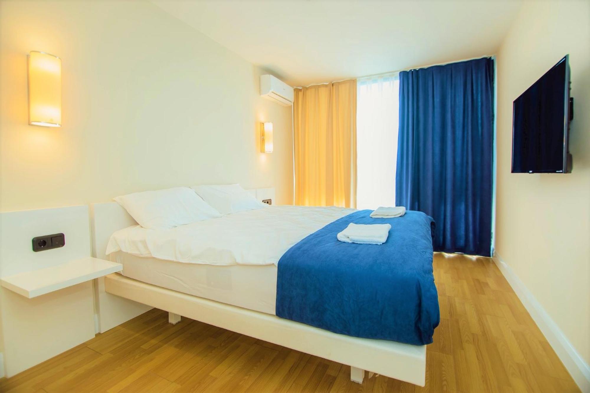 Orbi City Hotel With Sea View Batumi Bagian luar foto