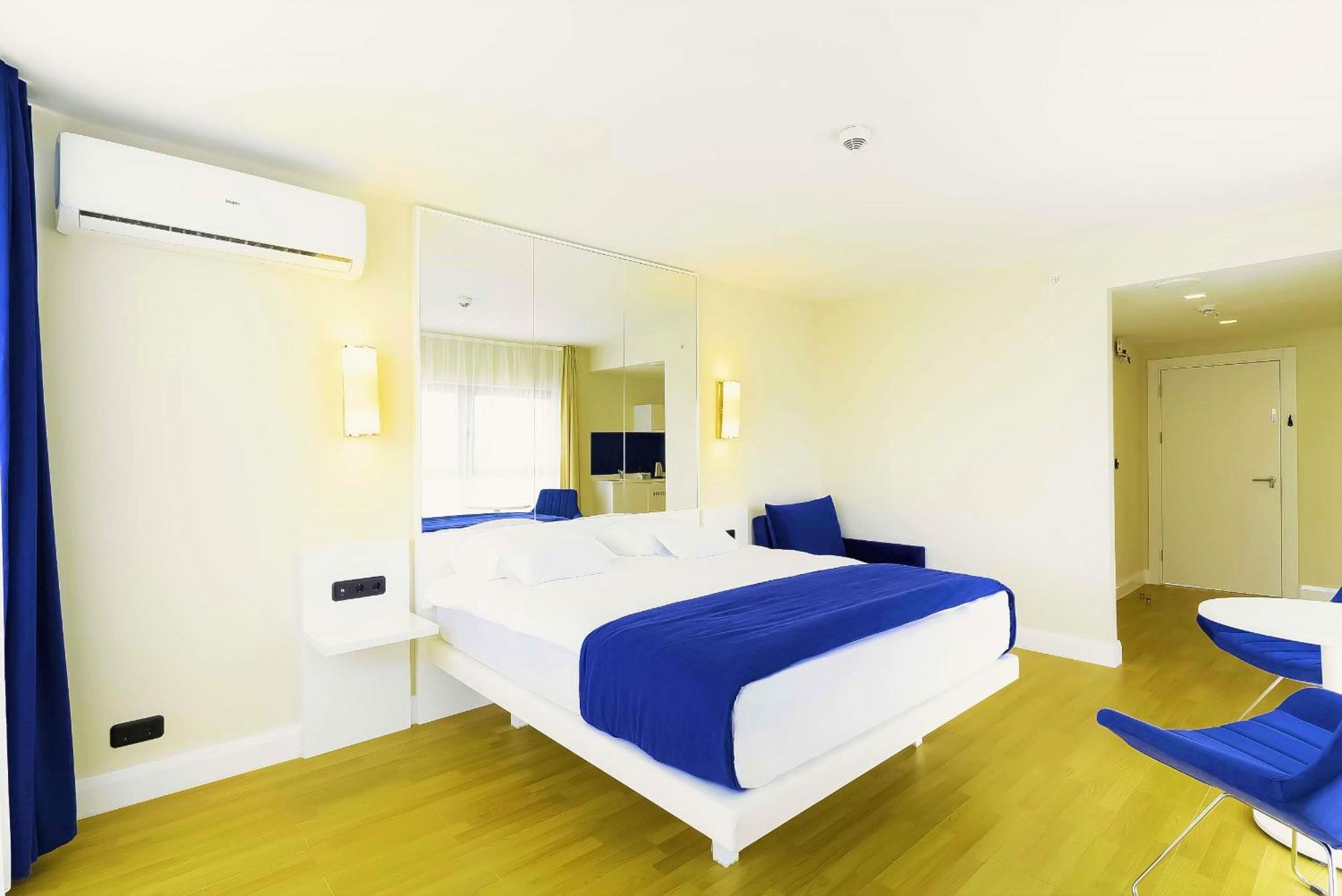 Orbi City Hotel With Sea View Batumi Bagian luar foto