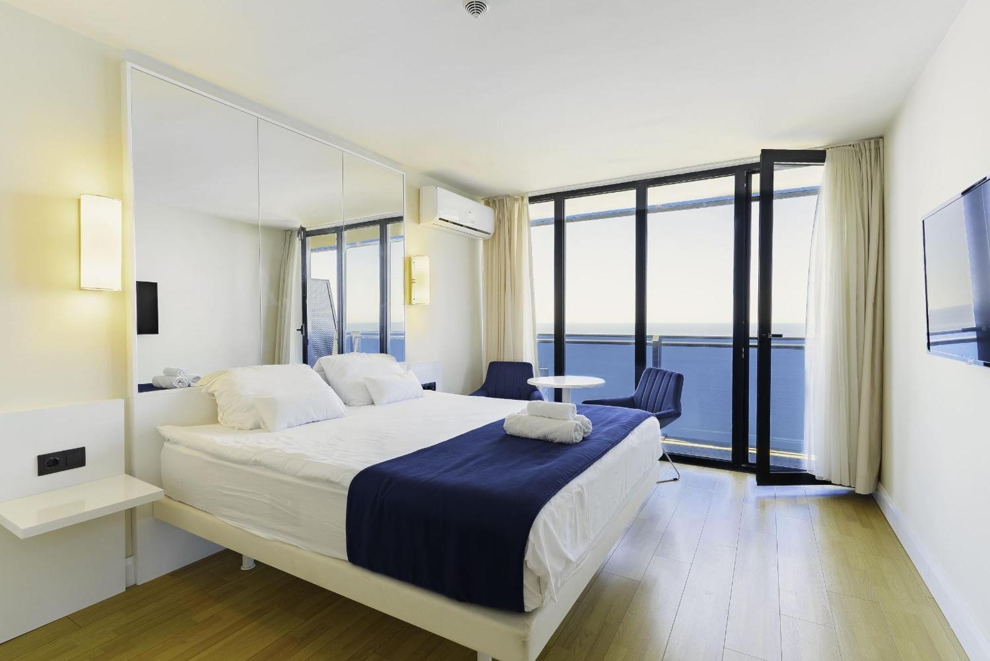 Orbi City Hotel With Sea View Batumi Bagian luar foto