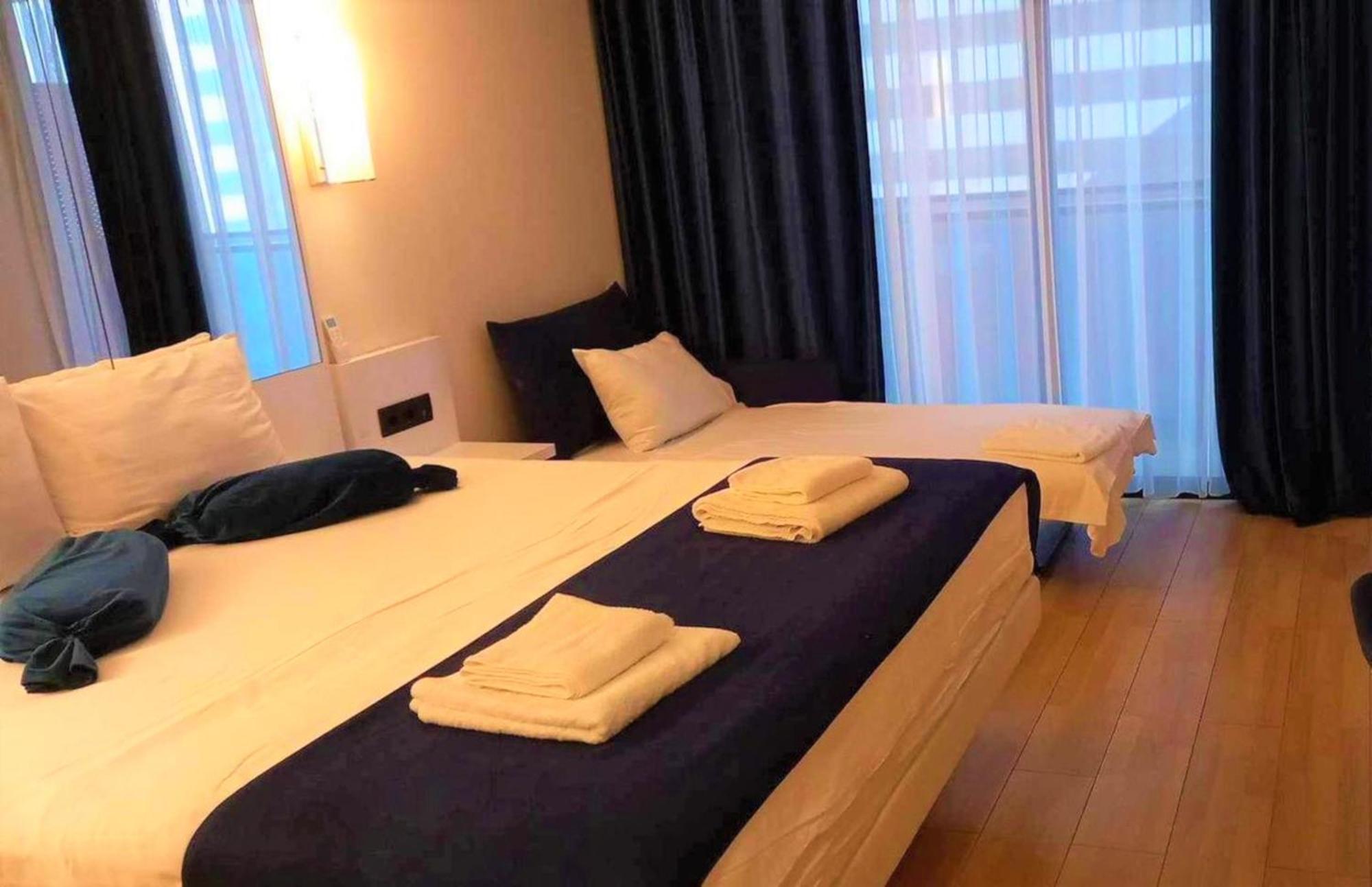 Orbi City Hotel With Sea View Batumi Bagian luar foto